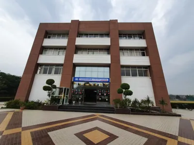 Narayana e-Techno School, Omicron I, Greater Noida School Building