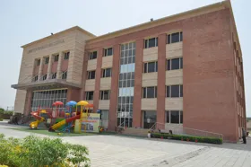 Amity International School, Vrindavan Colony, Lucknow School Building