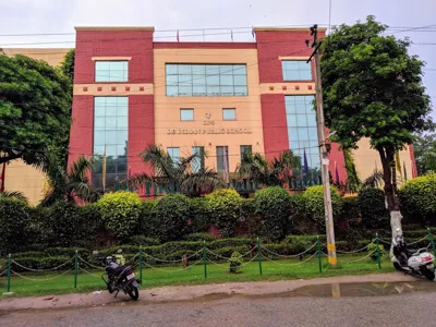 De Indian Public School, Rohini, Delhi School Building