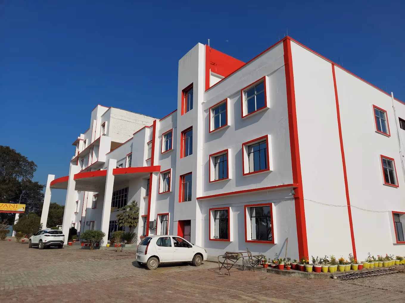Shivani Public School, Banthra, Lucknow School Building