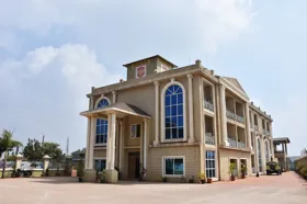 Aston High School & Junior College, Panchgani, Maharashtra Boarding School Building