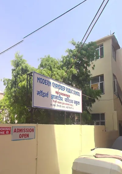 Modern Gyan Deep Public School, Sangam Vihar, Delhi School Building