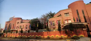 Amiown, Sector 27, Gurgaon School Building