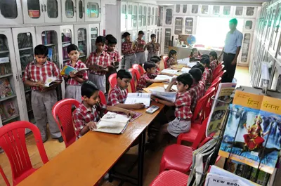 Swami Hariharanand Public School, Kashmiri Gate, Delhi School Building