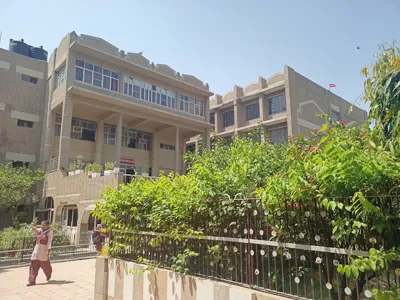 Veda Vyasa DAV Public School, Vikas Puri, Delhi School Building