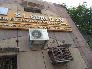 S.L. Suri DAV Public School, Janakpuri, Delhi School Building
