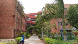 Laxman Public School, Hauz Khas Market, Delhi School Building