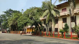 Holy Cross High School, Kurla West, Mumbai School Building