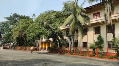 Holy Cross High School, Kurla West, Mumbai School Building