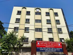 Mahavir Institute Of Education And Research, Canal street, Kolkata School Building