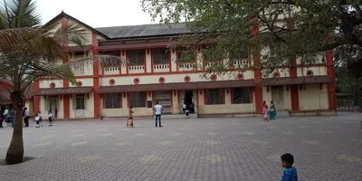 Hutchings High School & Junior College, Near Salisbury Park, Pune School Building