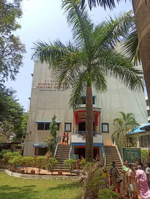 Modern High School, Sadashiv Peth, Pune School Building