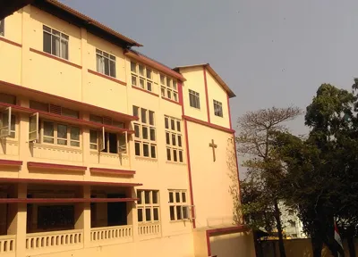 Queen Mary School, Grant Road East, Mumbai School Building