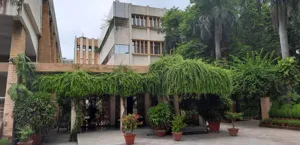 Sardar Patel Vidyalaya, Gole Market, Delhi School Building