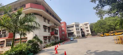 Spring Dales School, Dhaula Kuan, Delhi School Building