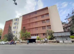 Tolani College of Commerce Building Image